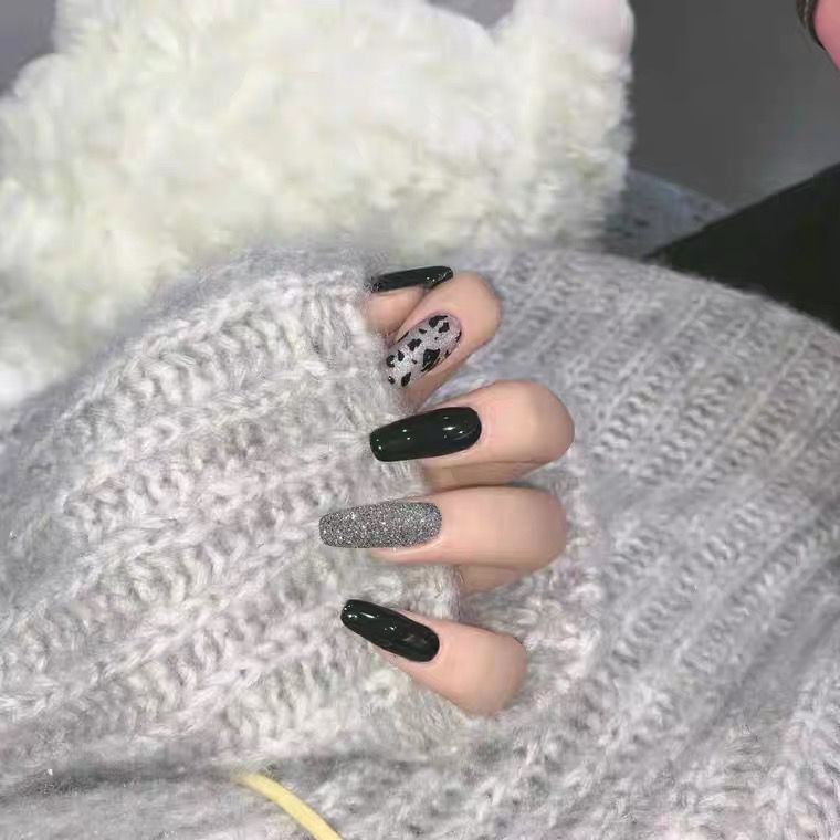 Designer: DuoDuo 1608.Handmade nails Press on Nails DIY Nail Art for woman girl Coffin Long black Shining