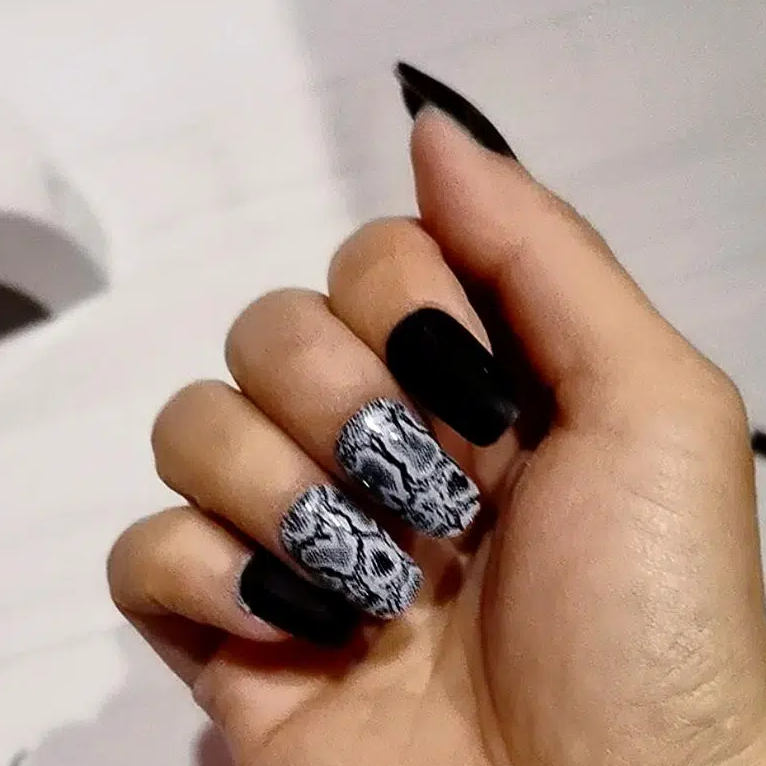 Designer: DuoDuo 1505.Handmade nails Press on Nails DIY Nail Art for woman girl Long Coffin black