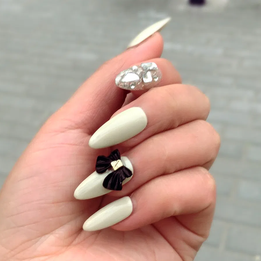 Designer: DuoDuo 1615.Handmade nails Press on Nails DIY Nail Art for woman girl Long Almond white