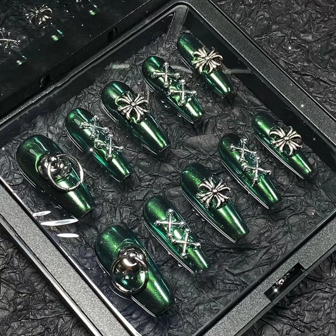 Designer: PinPin 1423.Handmade nails Press on Nails DIY Nail Art for woman girl green Coffin Long Metal