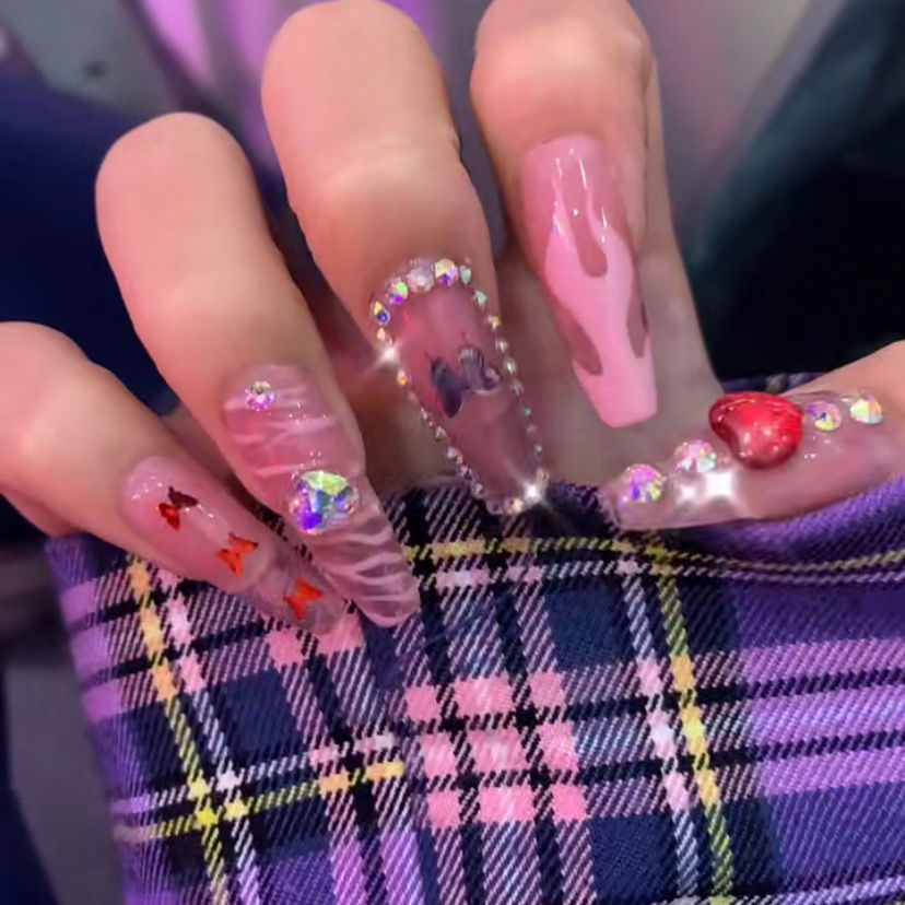 Designer: DuoDuo 1421.Handmade nails Press on Nails DIY Nail Art for woman girl pink Long Coffin rhinestone