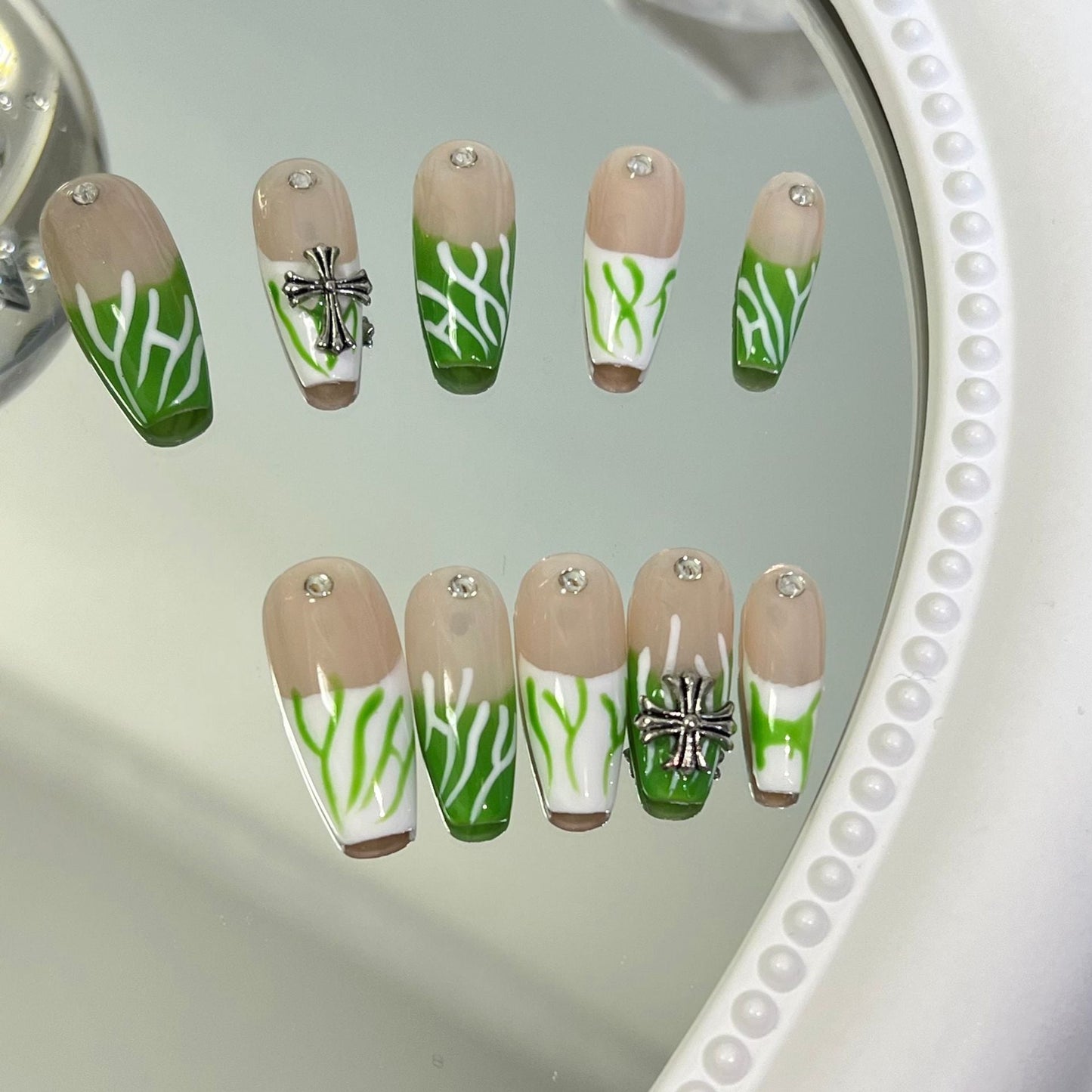 Designer: MaoMao.Handmade Nail Designs Press on Nails DIY  Nail Art for woman girl